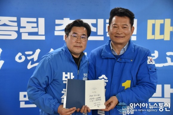 문재인 전 대통령과 박찬대, 정부와 여당 협의 국정 대전환이 필요하다 강조