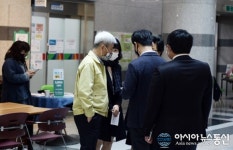 [아통포토] 오산 시장도 안지키는 사회적 거리두기