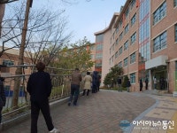 [아통 포토] 이른 아침부터 긴 투표 행렬