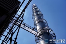 [아통 포토] 중국 허베이, 유리 생산 라인 초저 배출 리모델링, 대기오염 관리 추진