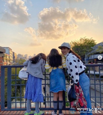 조은숙, 딸 들과 함께한 행복한 일상 | 포토뉴스
