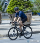 [아통 포토] 광화문 차로를 달리는 자전거