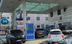 [아통포토] 떨어지는 유가...충남 천안시 경유 900원대 등장