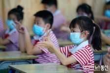 중국, 광시 코로나 19 잠잠해져 궈린 초등학교 저학년 개강으로 수업 재개