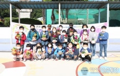 남해도마초등학교, 사랑을 담은 꽃 선물