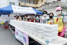 [포토] 대전 중구 오류동, 삼계탕 봉사