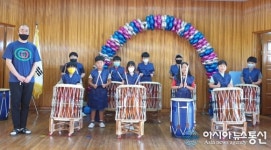 의령문화원 송진호씨, 낙서초등학교 국악복 기증