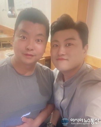'트바로티' 김호중, 정호영과 다정한 투샷 공개