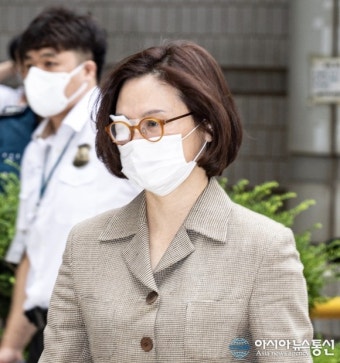 [아통 포토] 말없이 법원에 들어서는 정경심 교수