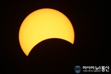 충주고구려천문과학관 21일 부분일식 보세요