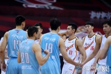 중국, 농구CBA 재경기 1단계, 81 남창팀과 신장 일리트팀 경기