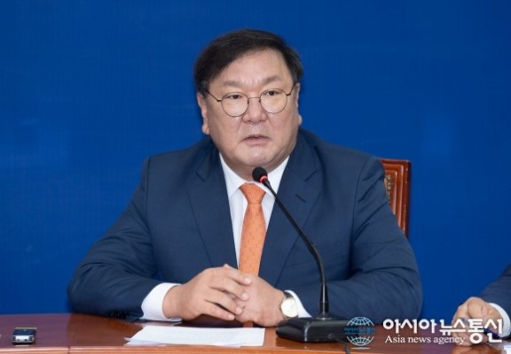 [아통 포토] 발언하는 김태년 더불어 민주당 원내대표 | 포토뉴스