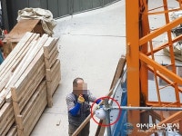 안전모는 장식(?)...관리·감독해야 할 원우건축 보이지 않아