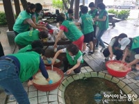 진해구 풍호동 새마을부녀회, ‘친환경EM주방세제’ 경로당 어르신들에 배부