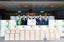 이마트 트레이더스 송림점과 (사)함께하는 한숲, 동구에 후원물품 전달