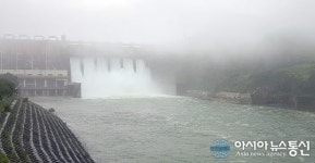 [아통 포토]충주댐 2년 만에 수문 6개 전체 개방