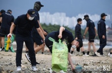 해군제주기지전대근무지원대주거시설관리과 | 해군 진해기지사령부 시설전대, 진해구 속천항 일대 해안쓰레기 집중 수거