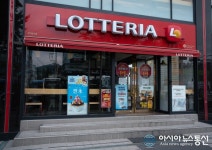 [아통 포토] 코로나 확진자 방문으로 폐쇄된 롯데리아 매장