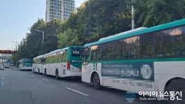 불법 주·정차된 시내버스들…여기 주차장 아니예요