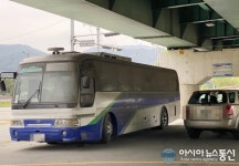 [아통포토] 천안남부대로 고가도로 밑 버스 장기 주차 눈살