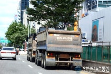 강남사거리,  불법 주정차 천국