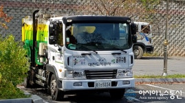 [사진뉴스] 뿌리공원 교통광장은 도시공사차량도 무단주차?