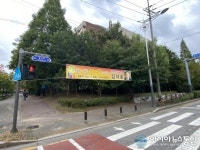 경기 안산시 상록구 사동 성안고사거리 안산시의회 의장 김석훈 불법현수막 때문에  시민들 불편...