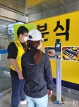 옹진군청 직원, 추석 연휴 개천절 날 인천항 연안여객터미널 코로나 19 발열체크