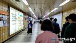 오전 바쁜 출근길..시민들 긴 연휴 끝나고, 다시 일상으로
