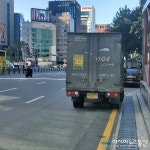 강남역 사거리, 로젠택배 불법주정차...교통체증의 원인