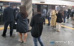 고속버스터미널멀역, 코로나19에도 지하철 러시아워