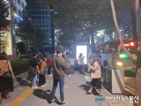 버스정류장에서도 사회적 거리두기 필수