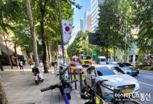택시 도로 위에 불법 주·정차 대치동 운전자들 차도 하나 차지하니 지나갈 수가 없어