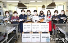 정읍시 봉사자들, 코로나19 극복 위해 양지마을 주민과 의료진에 도시락 전달