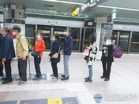 서울 5호선 군자역, 거리두기 미실천…코로나19 집단감염 괜찮을까?