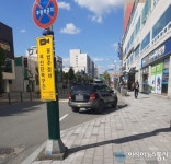 세종특별자치시 조치원읍 새내로, 불법·주정차 시민들 "이러면 못 지나간다"