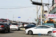 시흥시, 오이도 시민 ·관광객· 사회적 거리두기 2단계 무색
