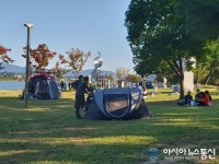 코로나19에 지쳤다!…충주 중앙탑공원 나들이 즐기는 시민들