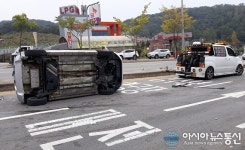 청주 용정동 양궁장오거리 9중 추돌… 옆으로 누운 차량