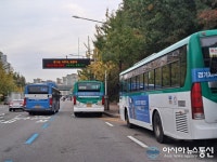 정신 나간 51번 삼영운수 차선 가로 막고 주차가 웬 말?