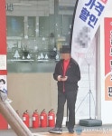 정부 마스크 착용 의무화 무시…나사 빠진 SK엔크린 주유소