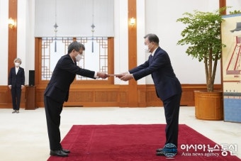 주한베트남대사 신임장 받는 문재인 대통령
