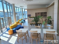 돝섬유원지에 방문객 쉼터 조성사방 통유리 마산 앞바다마창대교 조망