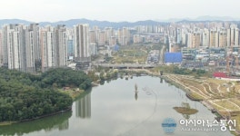 가을 하늘의 동탄2 신도시 호수공원