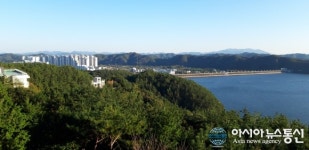진양호반과 어울리는 진주시가지