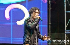 보이스트롯 3위 조문근 마곡사서 시민들 위로... 가창력 폭발