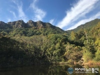 창녕 영축산 정상의 가을하늘...구름·산·물