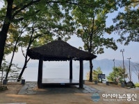 청남대 초가정에서 바라본 안개 낀 대청호
