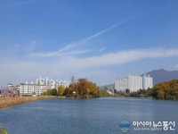 ‘청명한 가을’…푸른 하늘 아래 펼쳐진 충주 호암지