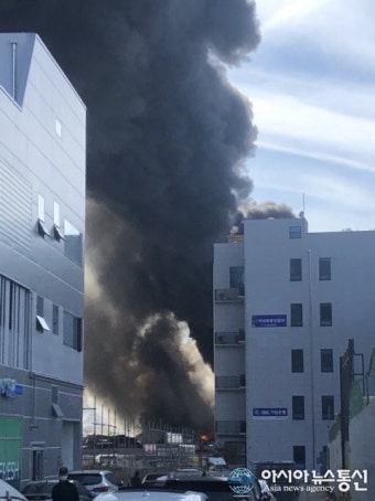 인천 화재, '검은 연기' 뿜어대는 폐기물처리장